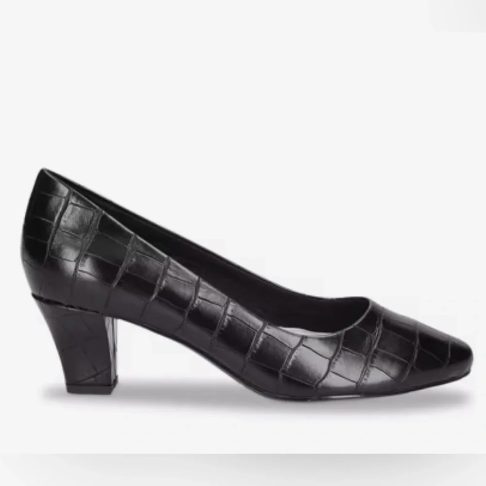 Easy Street Black Croc-Patterned Heels Sz 8 W